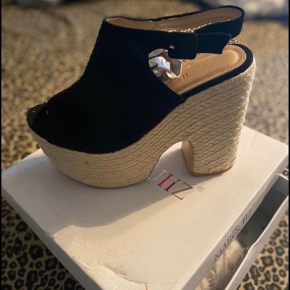 Wedge Heels - Picture 2 of 2